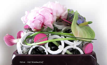 Bloemschikken met hortensia en pioenrozen